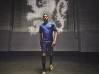 FB体育娱乐-西亚卡姆完美发挥，老鹰鏖战广东队，一场跨越文化的篮球对话