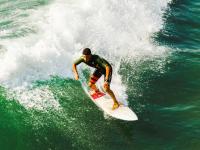 FB体育在线-武切维奇独揽关键分，灰熊主场轻取深圳显统治力