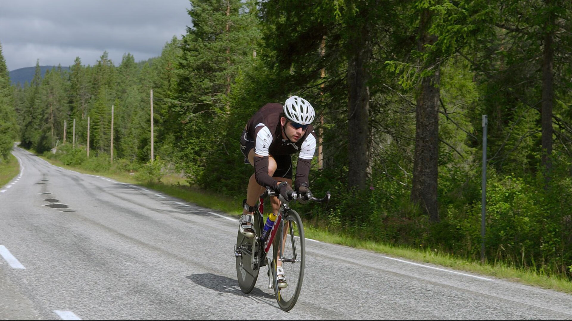 佩德里爆发引领战术革命，尼斯式坚韧淘汰赛哲学能否攻克牙买加风暴？