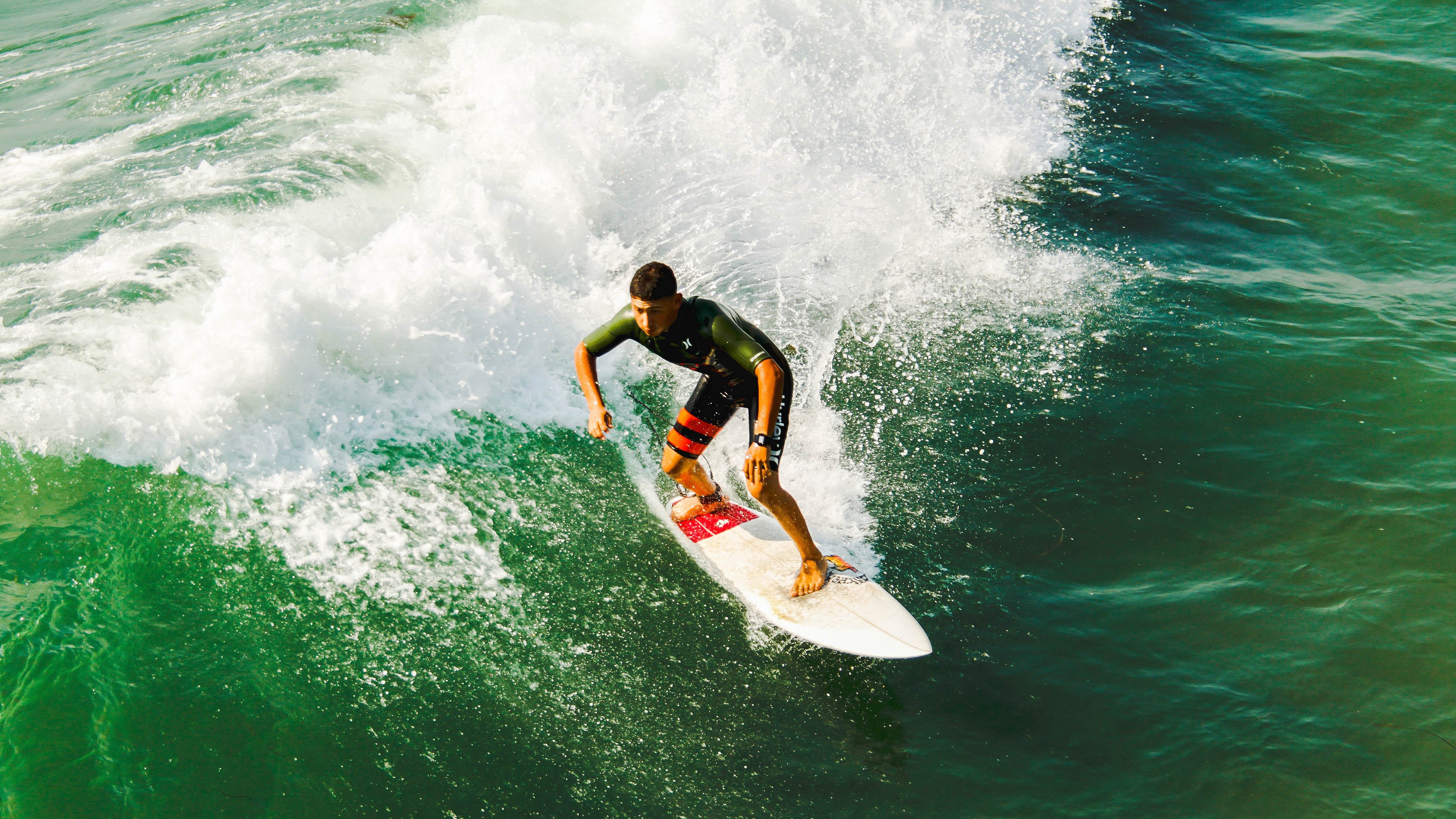 绿茵场与战场，当西甲德比遇见乌克兰的鏖战，两种战斗背后的人性光芒