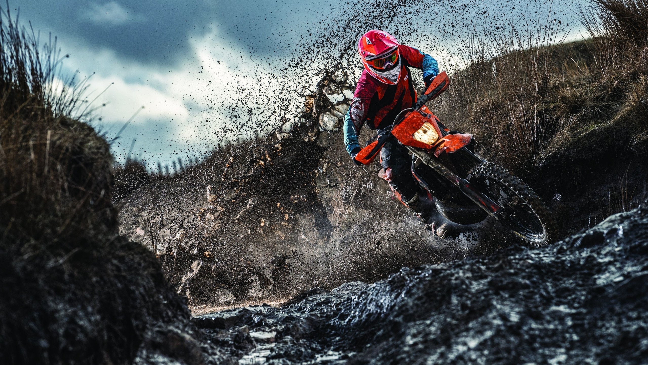 从拉巴斯到伦敦，跨越万里的足球叙事—玻利维亚狂胜与巴斯托尼的欧冠之夜