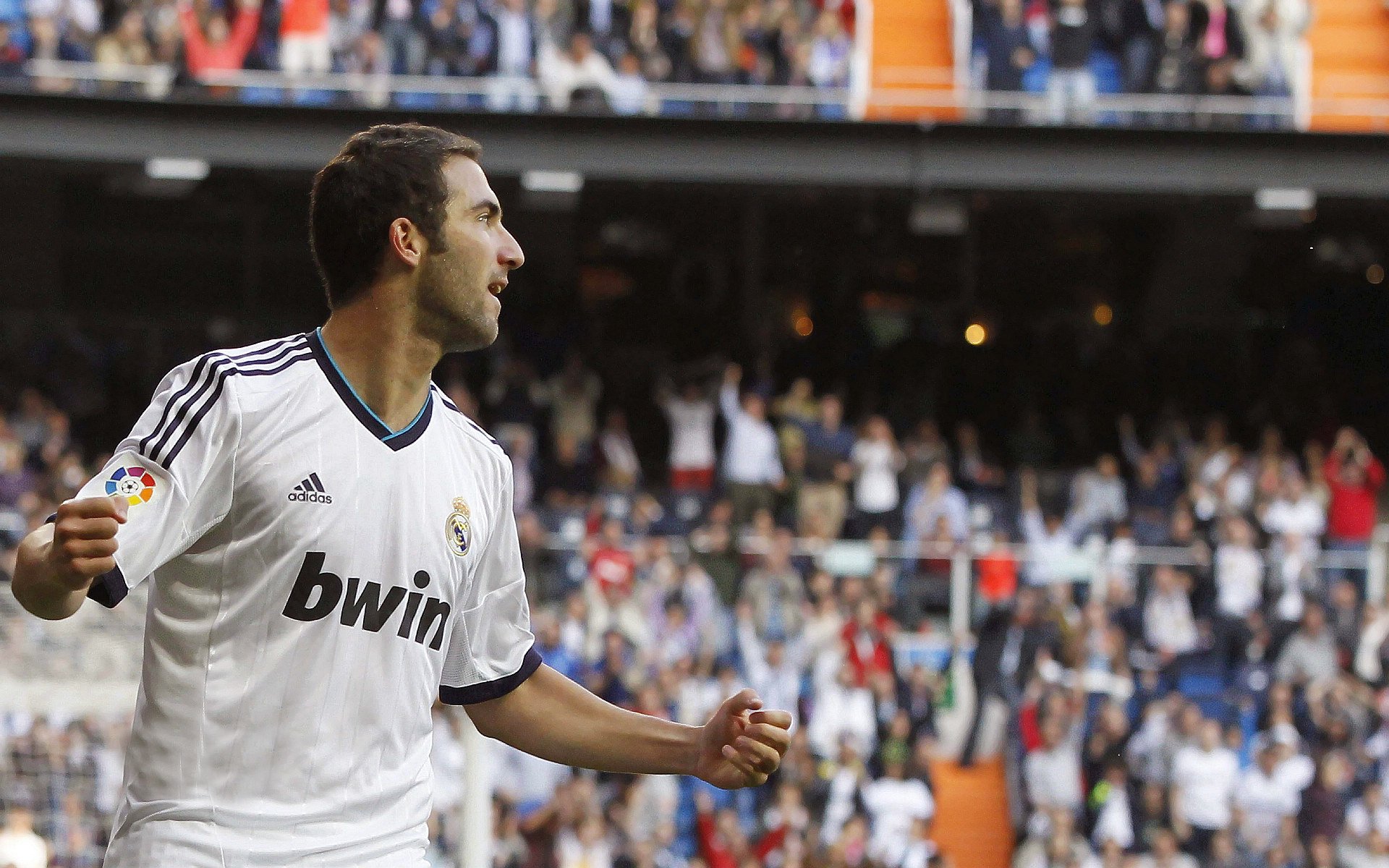 许昕如波兰铁骑横扫赛场,单打独斗中展统治力